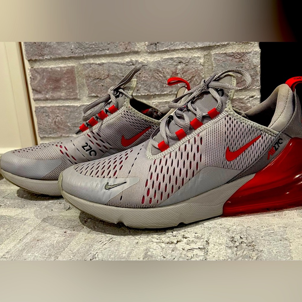 Air Max 270 Wolf Grey - Red men’s size 9
